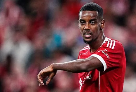 Isak's Debut Brings Glamour Amid Evident Lack of Match Fitness