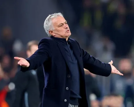 Benfica Engaged in Discussions to Appoint José Mourinho After Termination of Former Manager