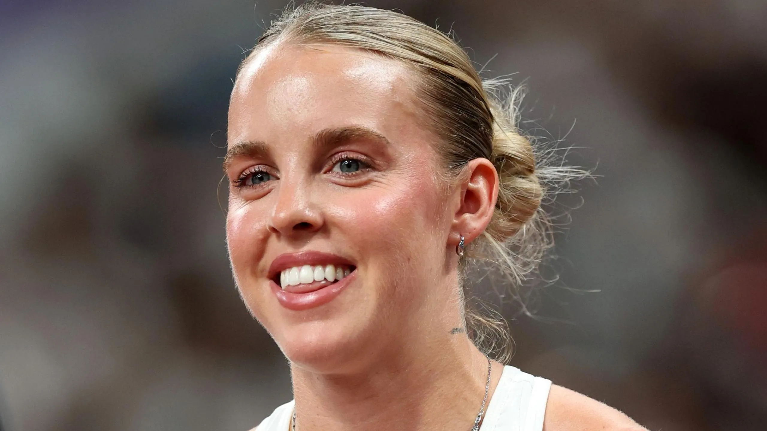 The British star Launches World Title Bid with Victory