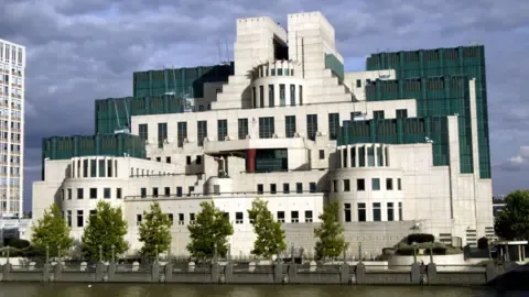 MI6 Introduces Deep Web Platform to Recruit Intelligence Sources in Russia