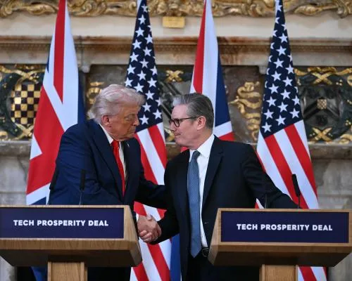 Trump Turns Fire on Vladimir Putin and Commends UK in Press Conference with Keir Starmer